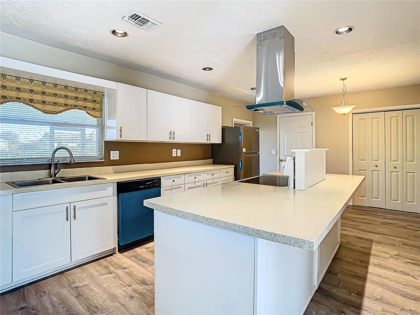 1210 LADY ELAINE DR, VALRICO, FL, 33594