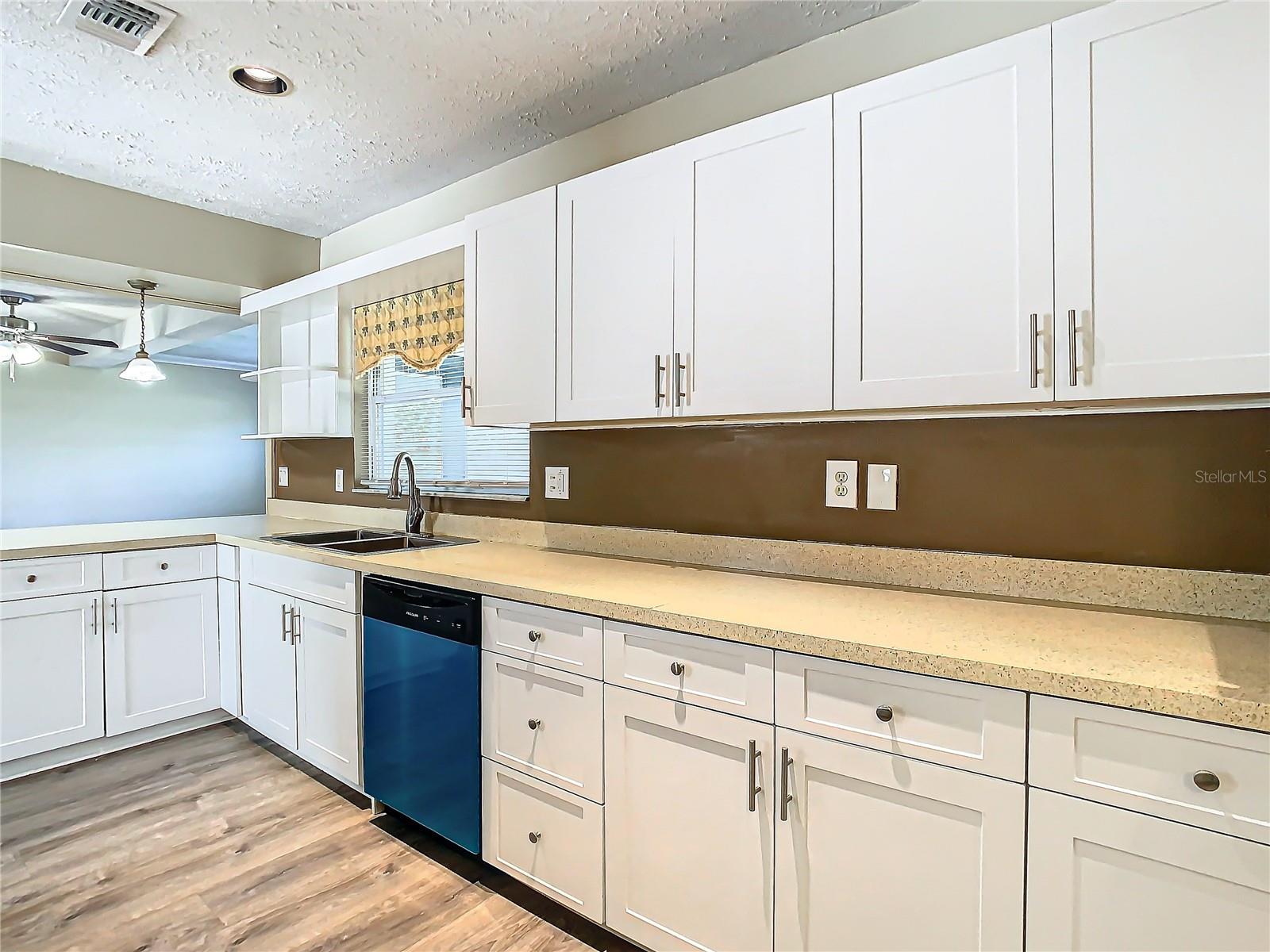 1210 LADY ELAINE DR, VALRICO, FL, 33594