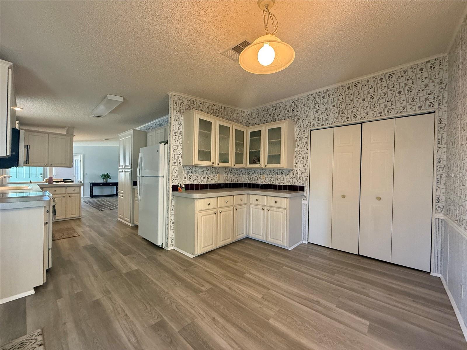 209 N SAINT THOMAS CIR, APOLLO BEACH, FL, 33572
