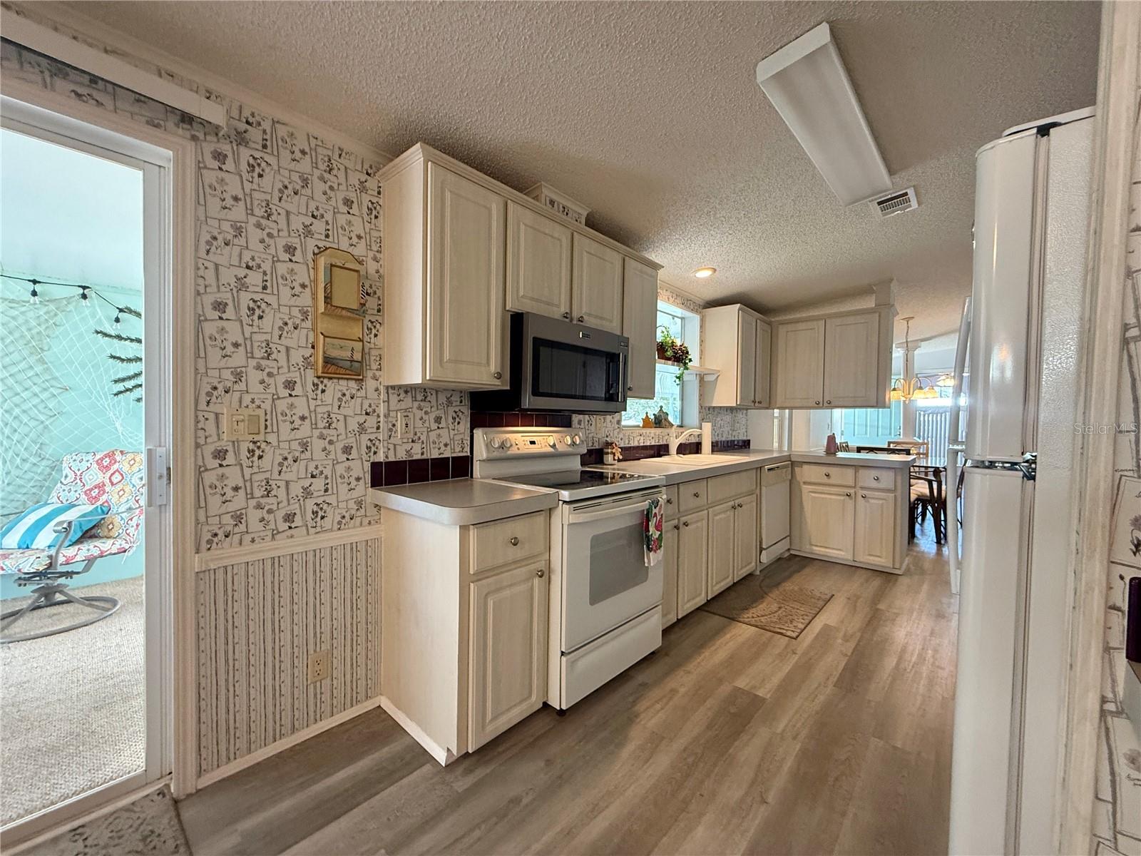 209 N SAINT THOMAS CIR, APOLLO BEACH, FL, 33572
