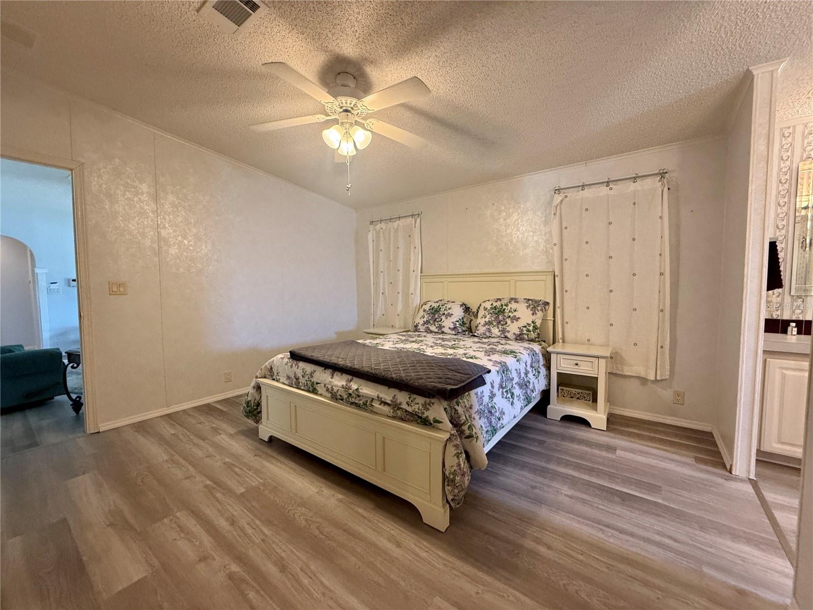 209 N SAINT THOMAS CIR, APOLLO BEACH, FL, 33572