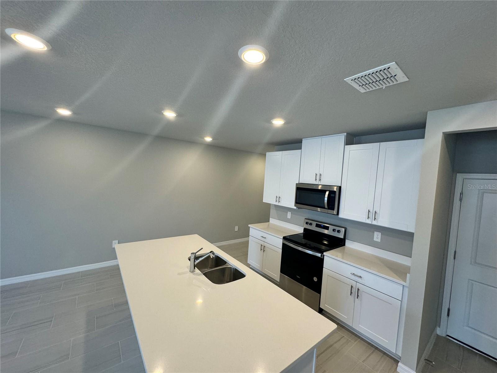 7688 IMAGINATION PL, WESLEY CHAPEL, FL, 33545