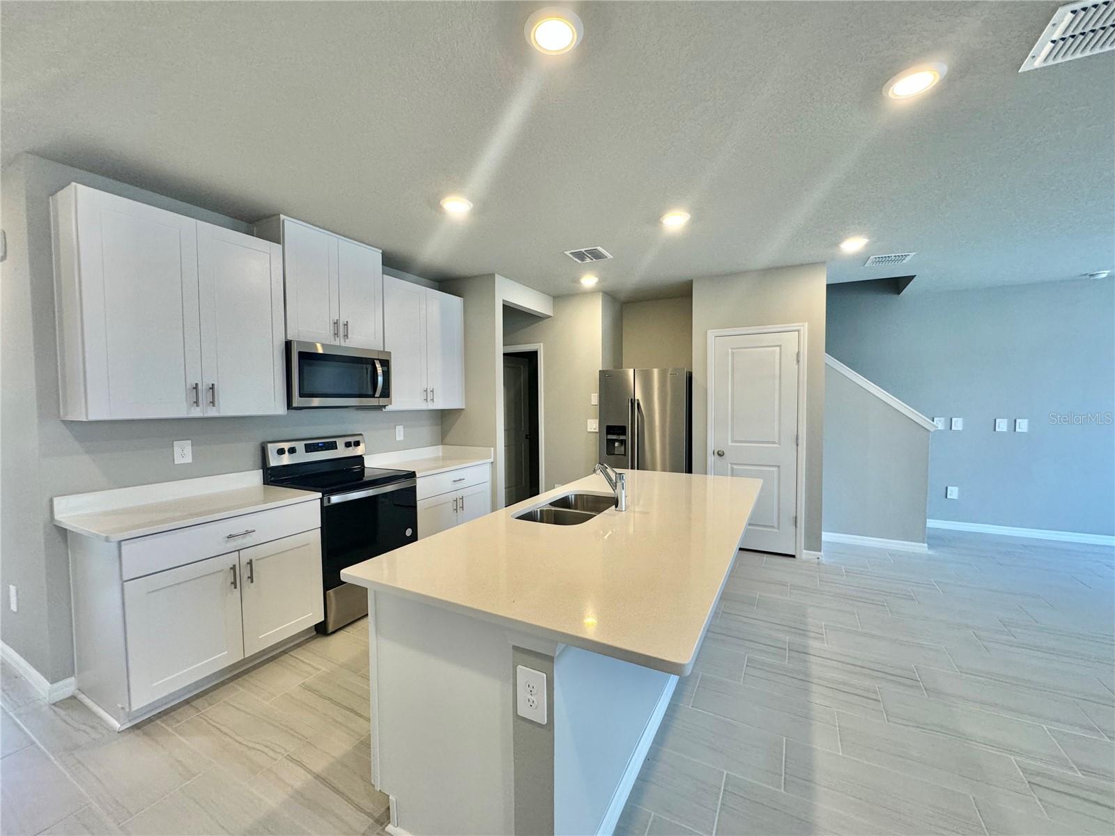 7688 IMAGINATION PL, WESLEY CHAPEL, FL, 33545