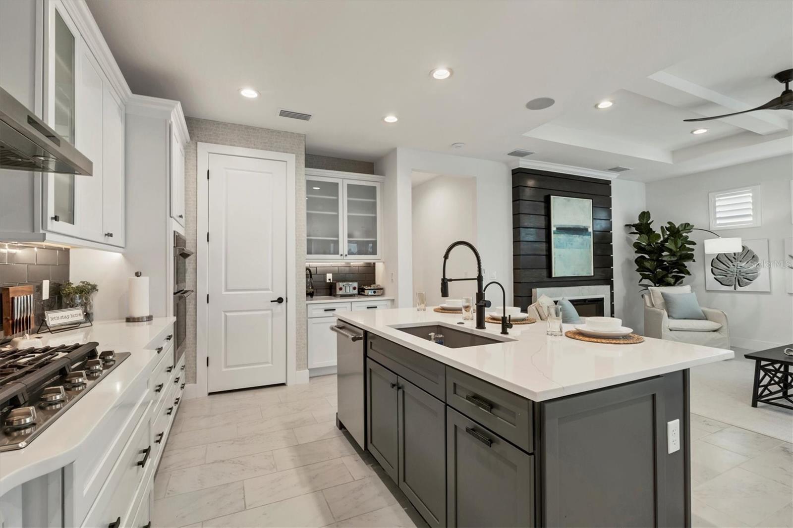 6015 WHITE MANGROVE LN, BRADENTON, FL, 34210