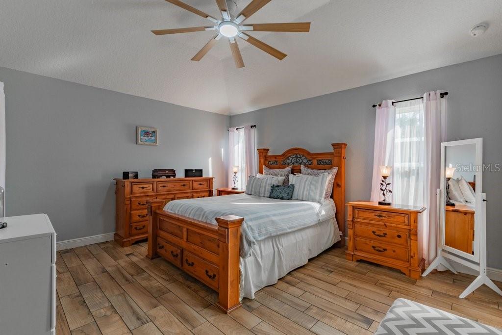 1401 CASTLEBERRY FARMS LN, LITHIA, FL, 33547