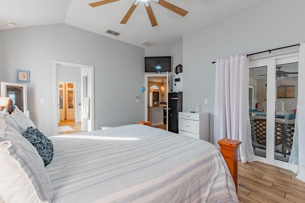 1401 CASTLEBERRY FARMS LN, LITHIA, FL, 33547