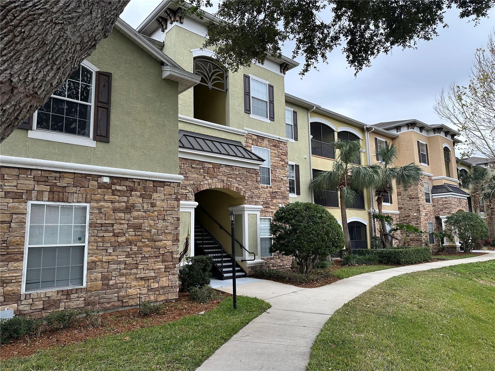 10201 COURTNEY PALMS BLVD #103, TAMPA, FL, 33619