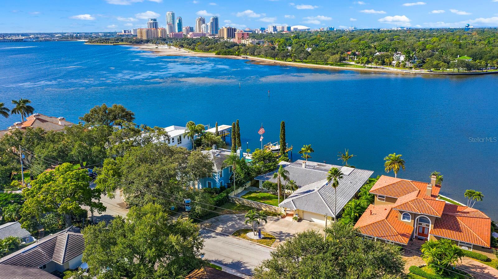 2 BRIGHTWATERS CIR NE, ST PETERSBURG, FL, 33704