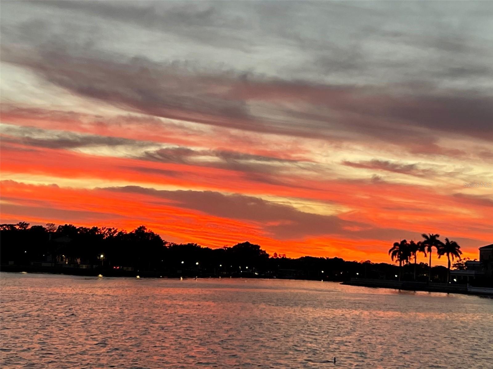 2 BRIGHTWATERS CIR NE, ST PETERSBURG, FL, 33704