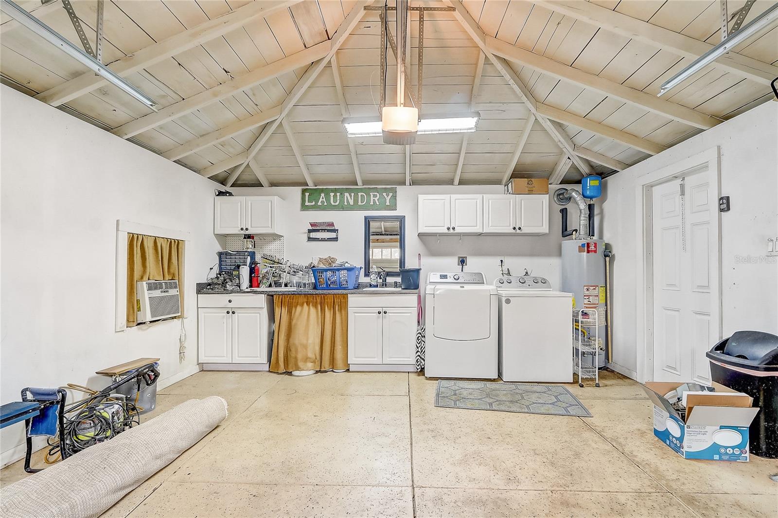 135 E 9TH AVE, MOUNT DORA, FL, 32757