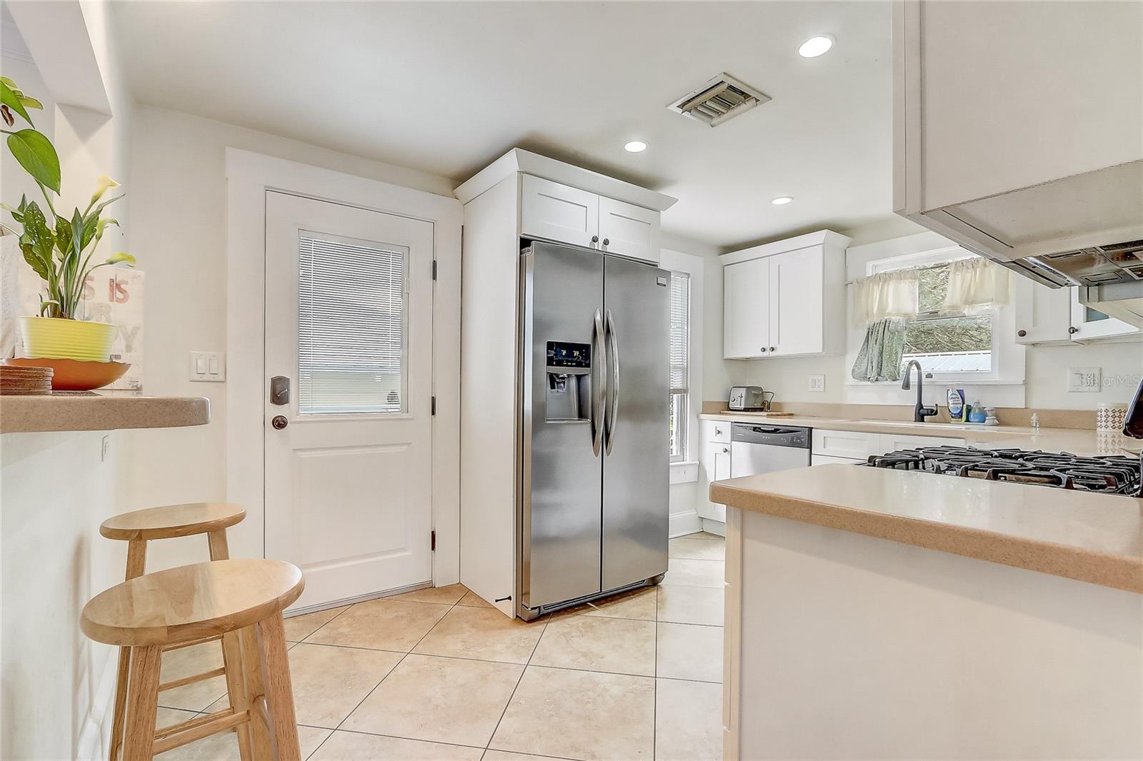 135 E 9TH AVE, MOUNT DORA, FL, 32757