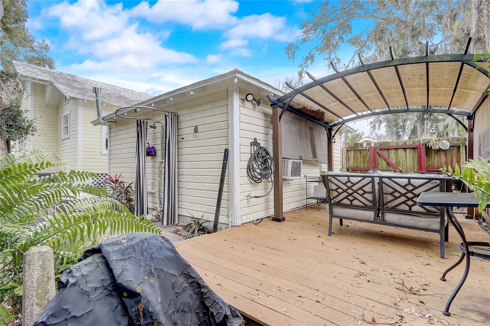 135 E 9TH AVE, MOUNT DORA, FL, 32757