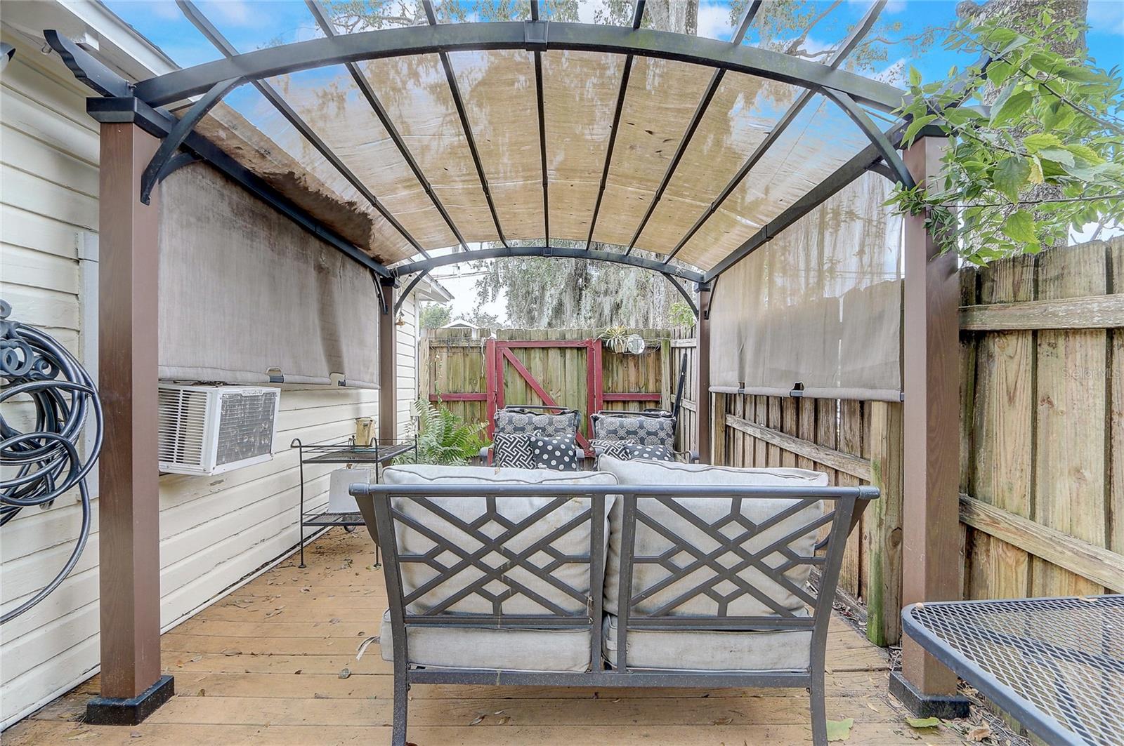 135 E 9TH AVE, MOUNT DORA, FL, 32757