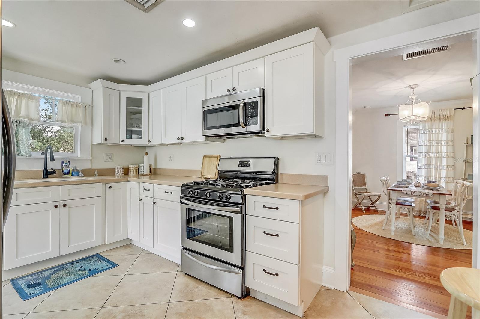135 E 9TH AVE, MOUNT DORA, FL, 32757