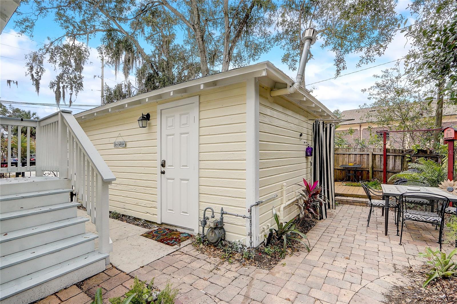 135 E 9TH AVE, MOUNT DORA, FL, 32757