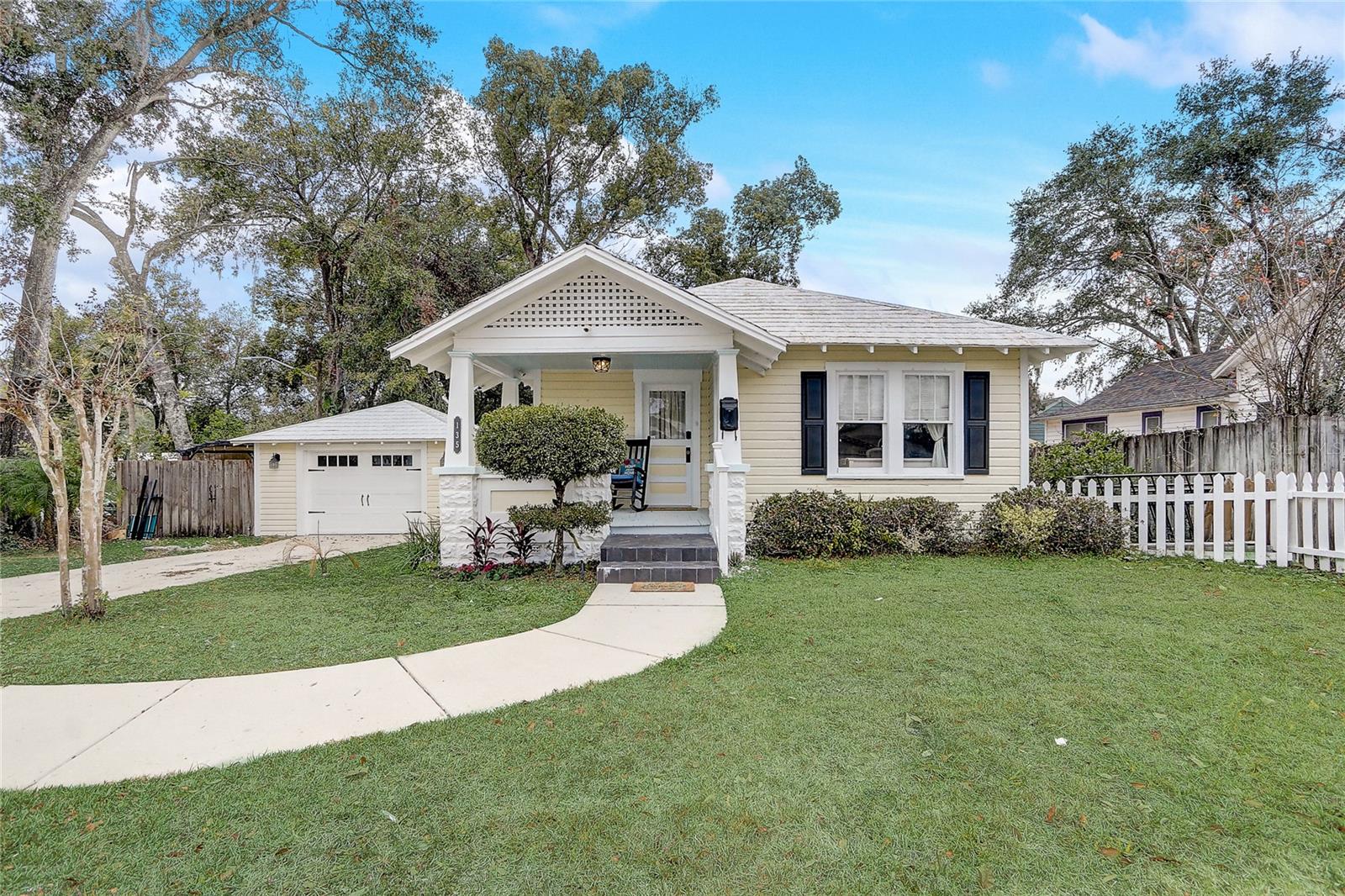 135 E 9TH AVE, MOUNT DORA, FL, 32757