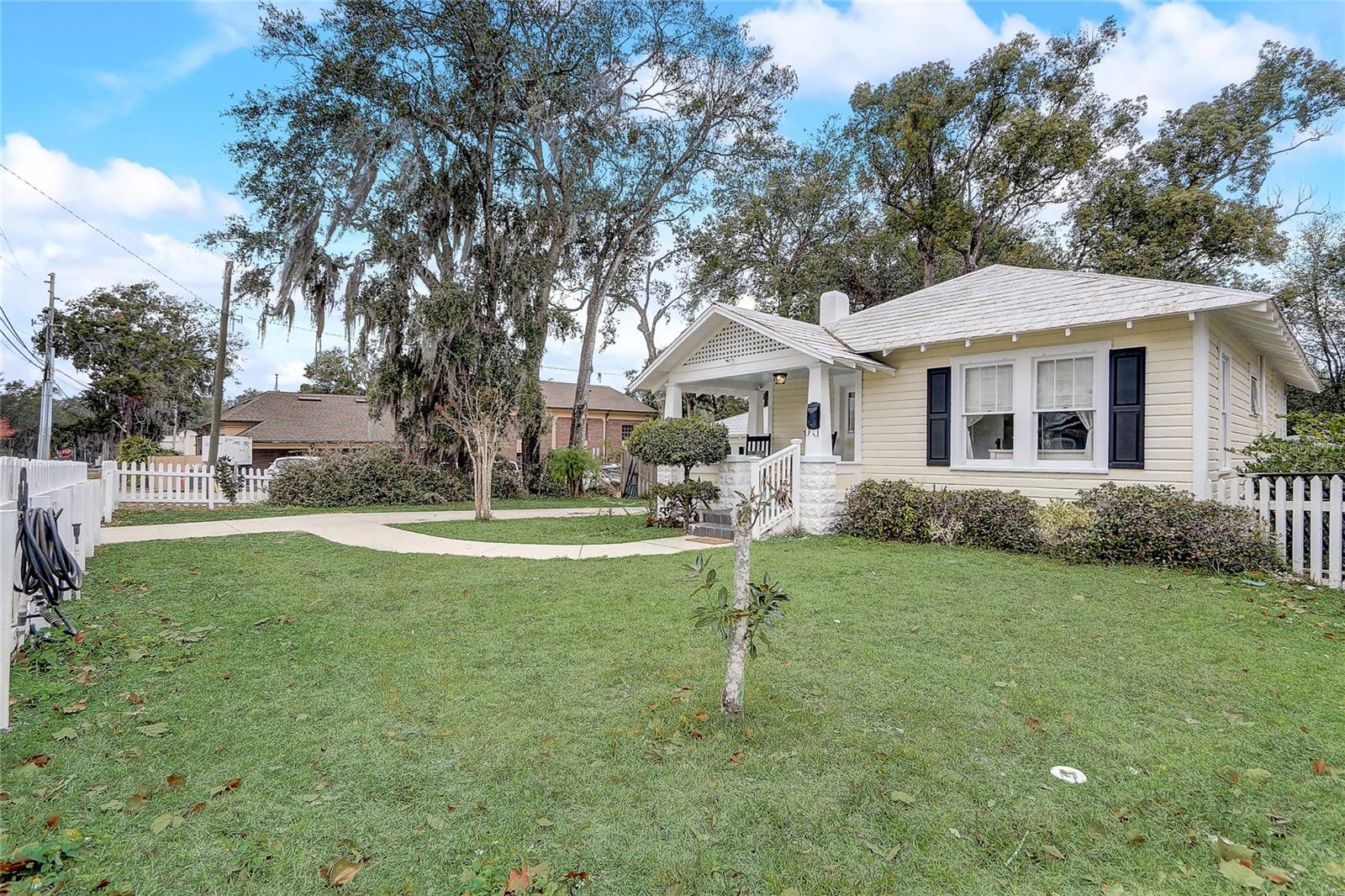 135 E 9TH AVE, MOUNT DORA, FL, 32757