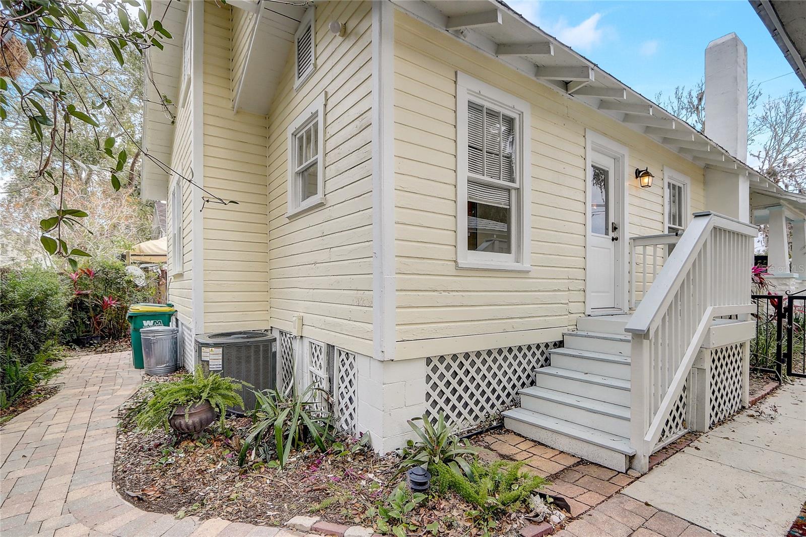 135 E 9TH AVE, MOUNT DORA, FL, 32757