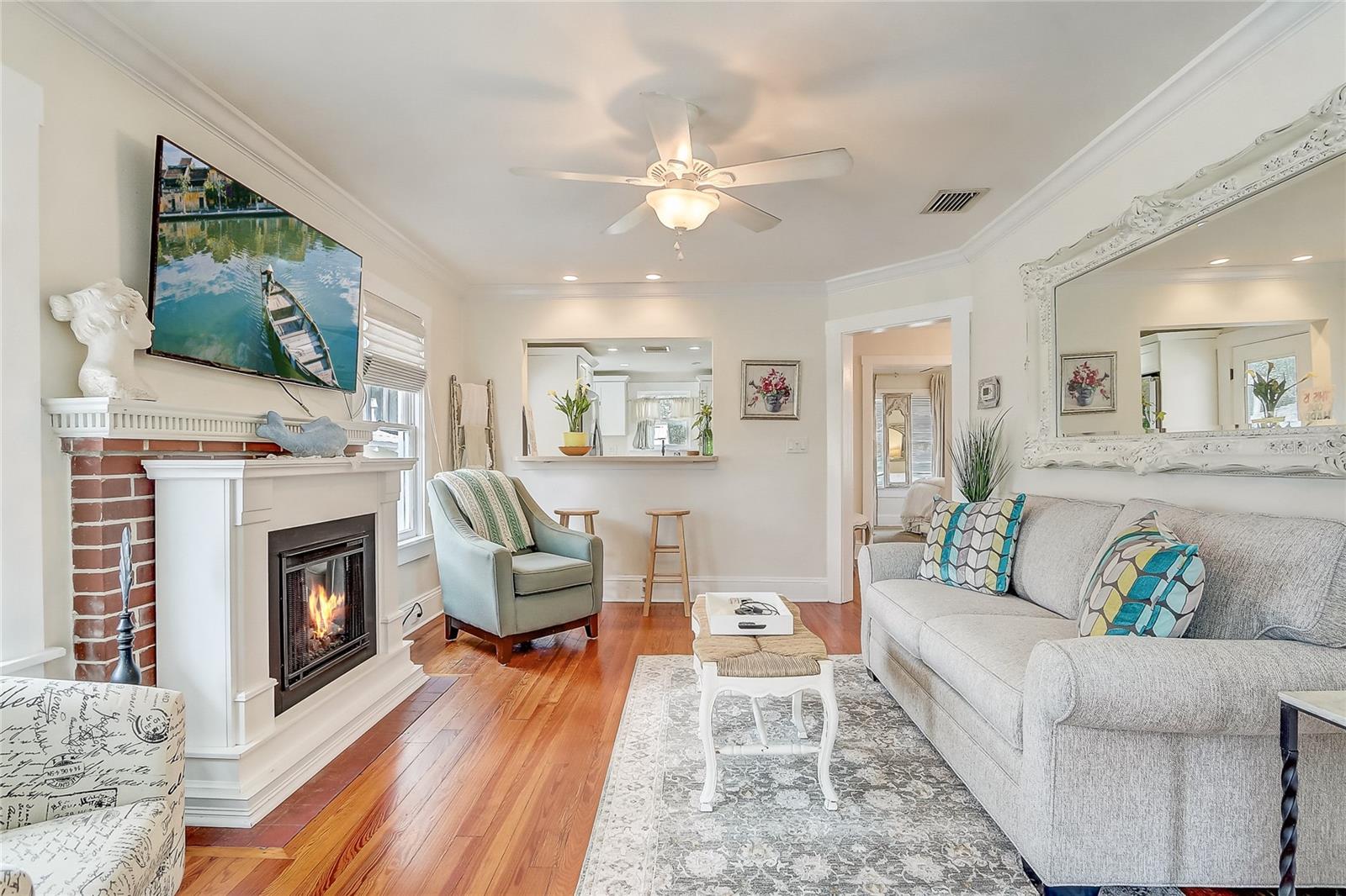135 E 9TH AVE, MOUNT DORA, FL, 32757