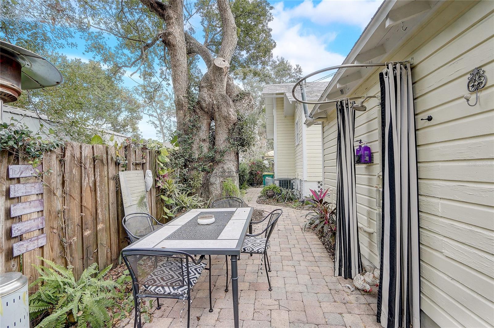 135 E 9TH AVE, MOUNT DORA, FL, 32757