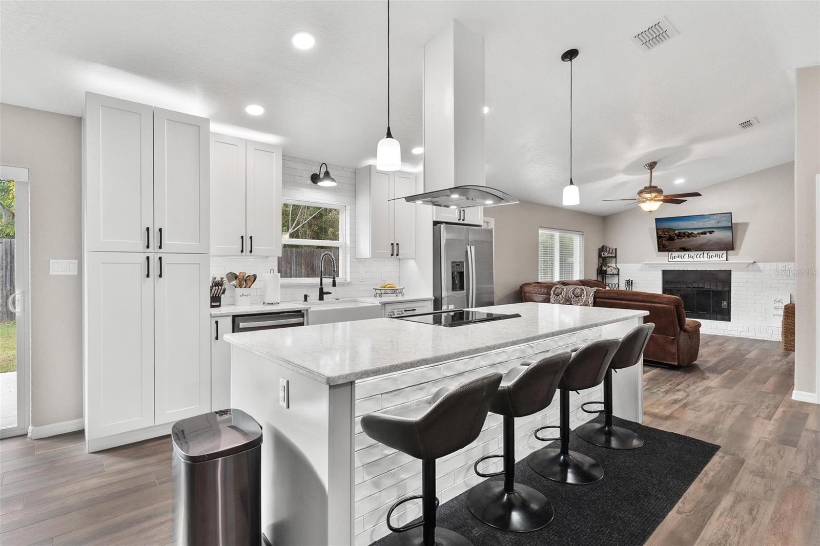 50 HIGHLAND AVE, UMATILLA, FL, 32784