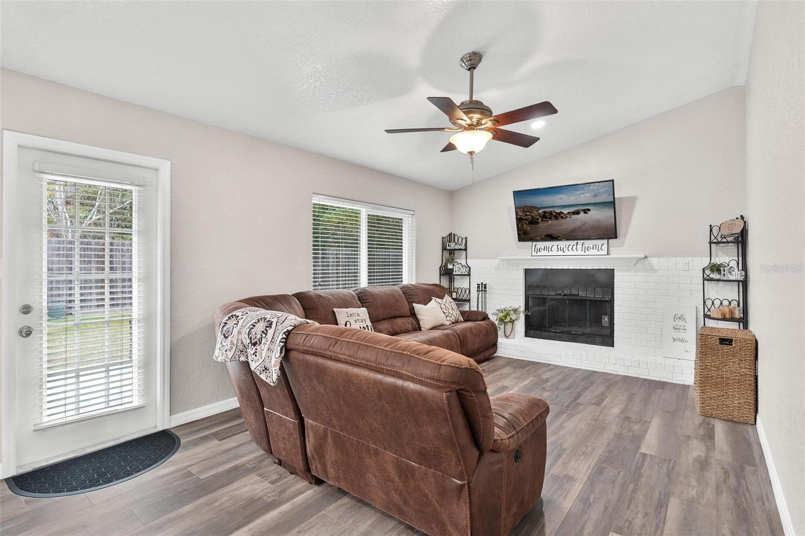 50 HIGHLAND AVE, UMATILLA, FL, 32784