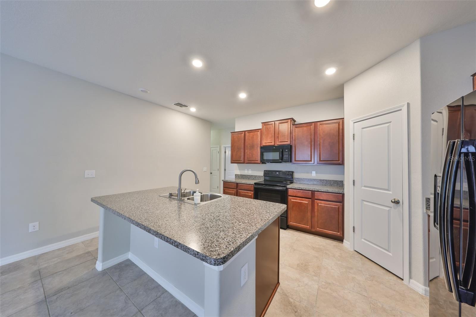 11218 LELAND GROVES DR, RIVERVIEW, FL, 33579
