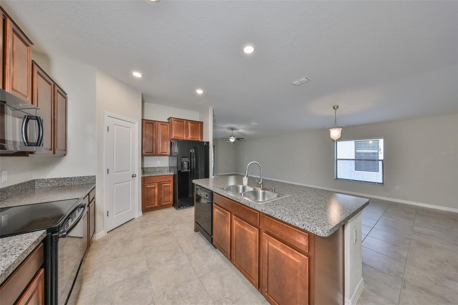 11218 LELAND GROVES DR, RIVERVIEW, FL, 33579