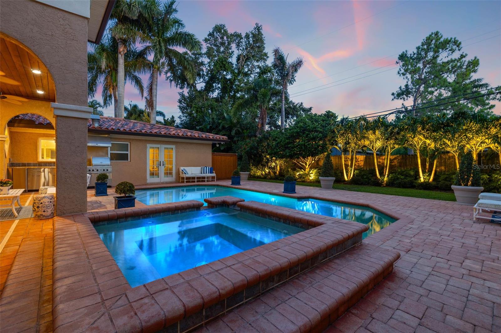 1124 SEVILLE LN NE, ST PETERSBURG, FL, 33704