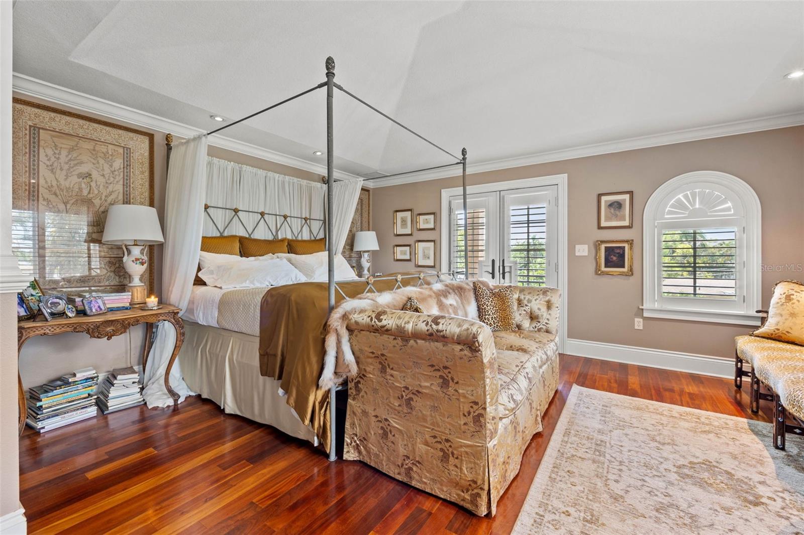 1124 SEVILLE LN NE, ST PETERSBURG, FL, 33704