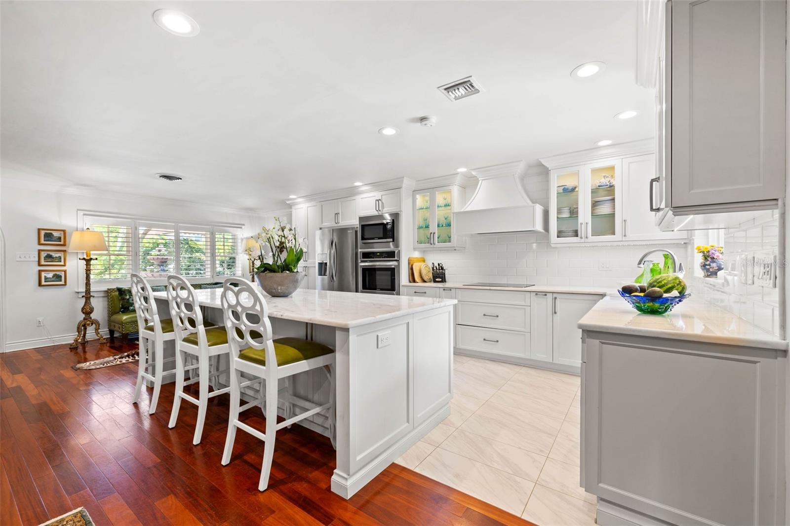 1124 SEVILLE LN NE, ST PETERSBURG, FL, 33704
