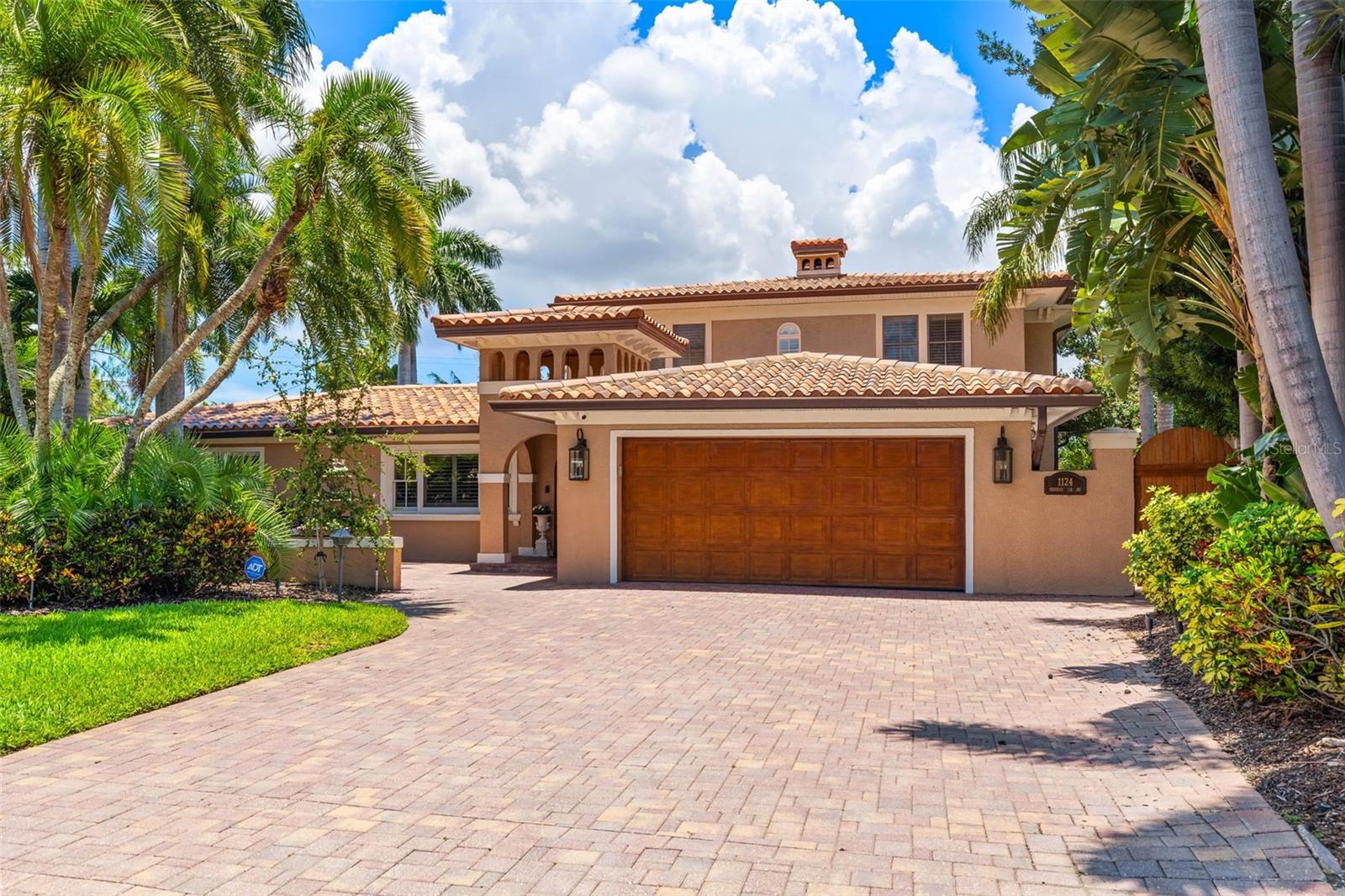 1124 SEVILLE LN NE, ST PETERSBURG, FL, 33704