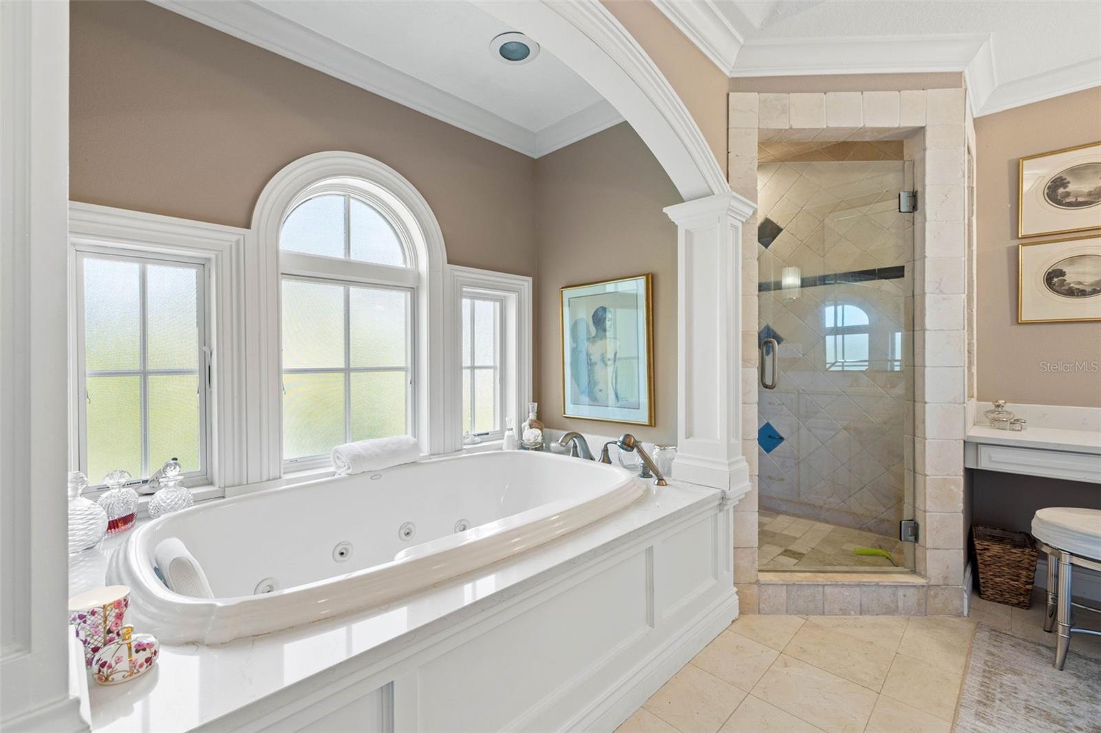 1124 SEVILLE LN NE, ST PETERSBURG, FL, 33704