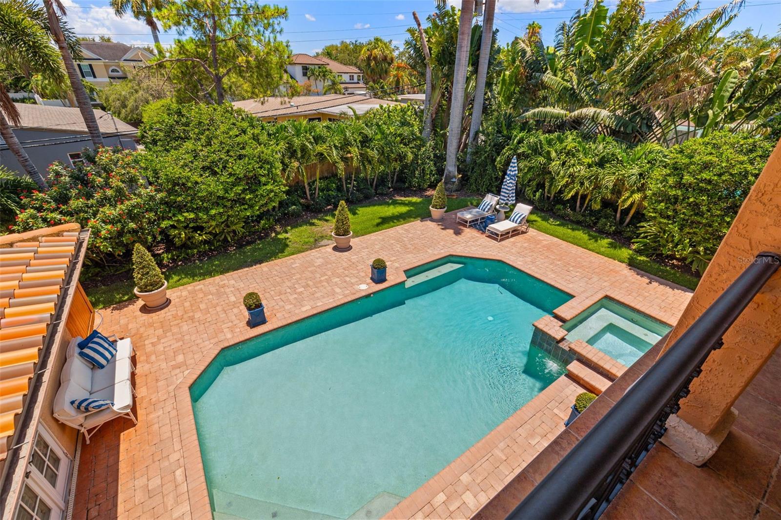 1124 SEVILLE LN NE, ST PETERSBURG, FL, 33704