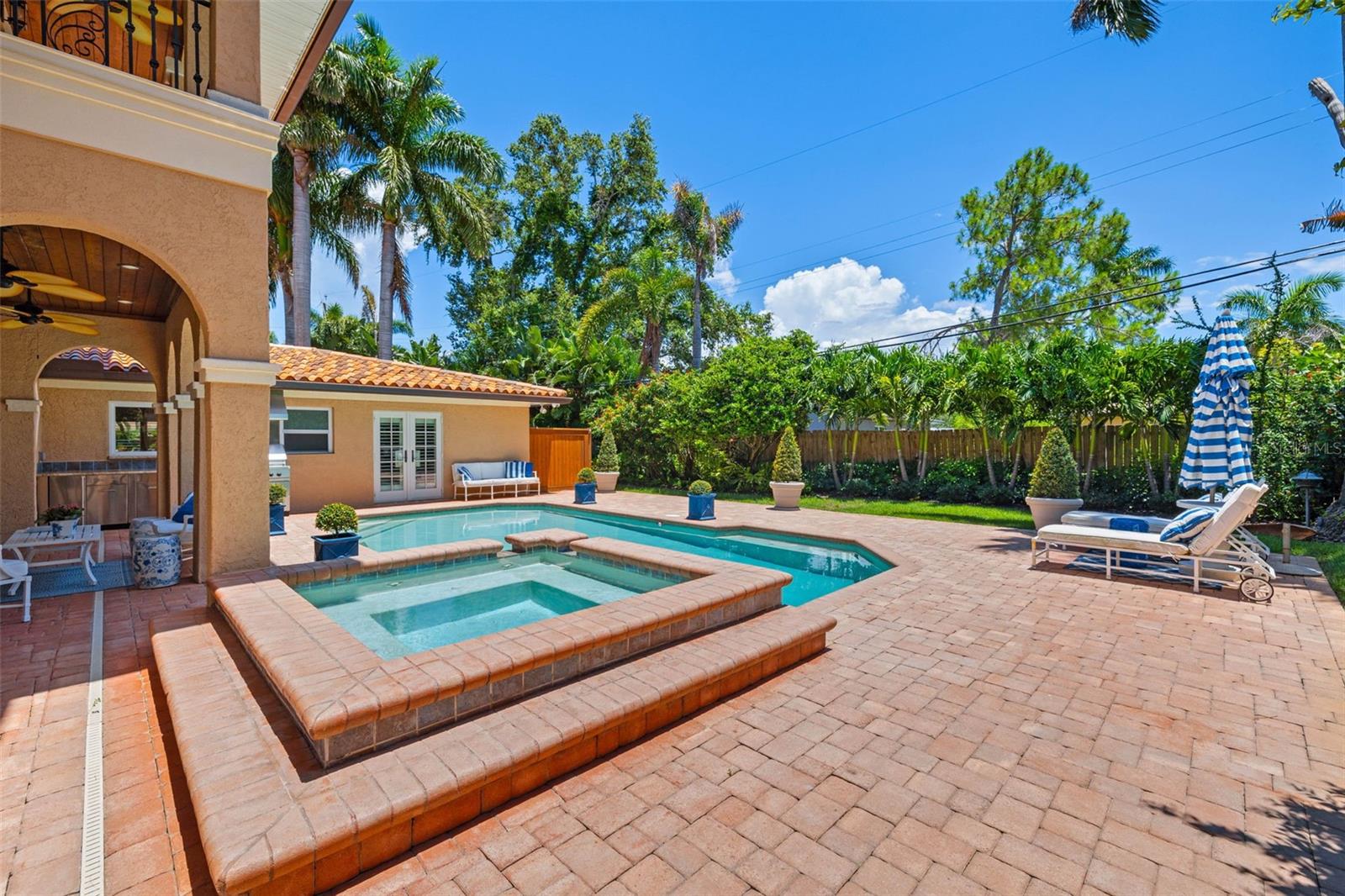 1124 SEVILLE LN NE, ST PETERSBURG, FL, 33704