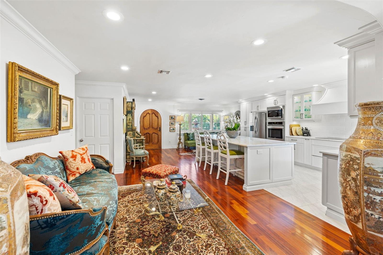 1124 SEVILLE LN NE, ST PETERSBURG, FL, 33704