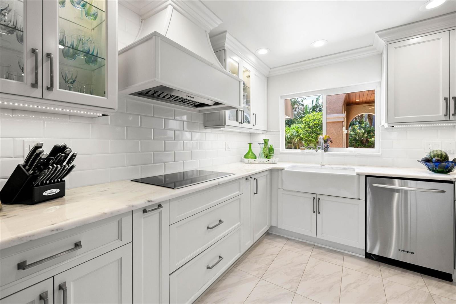 1124 SEVILLE LN NE, ST PETERSBURG, FL, 33704