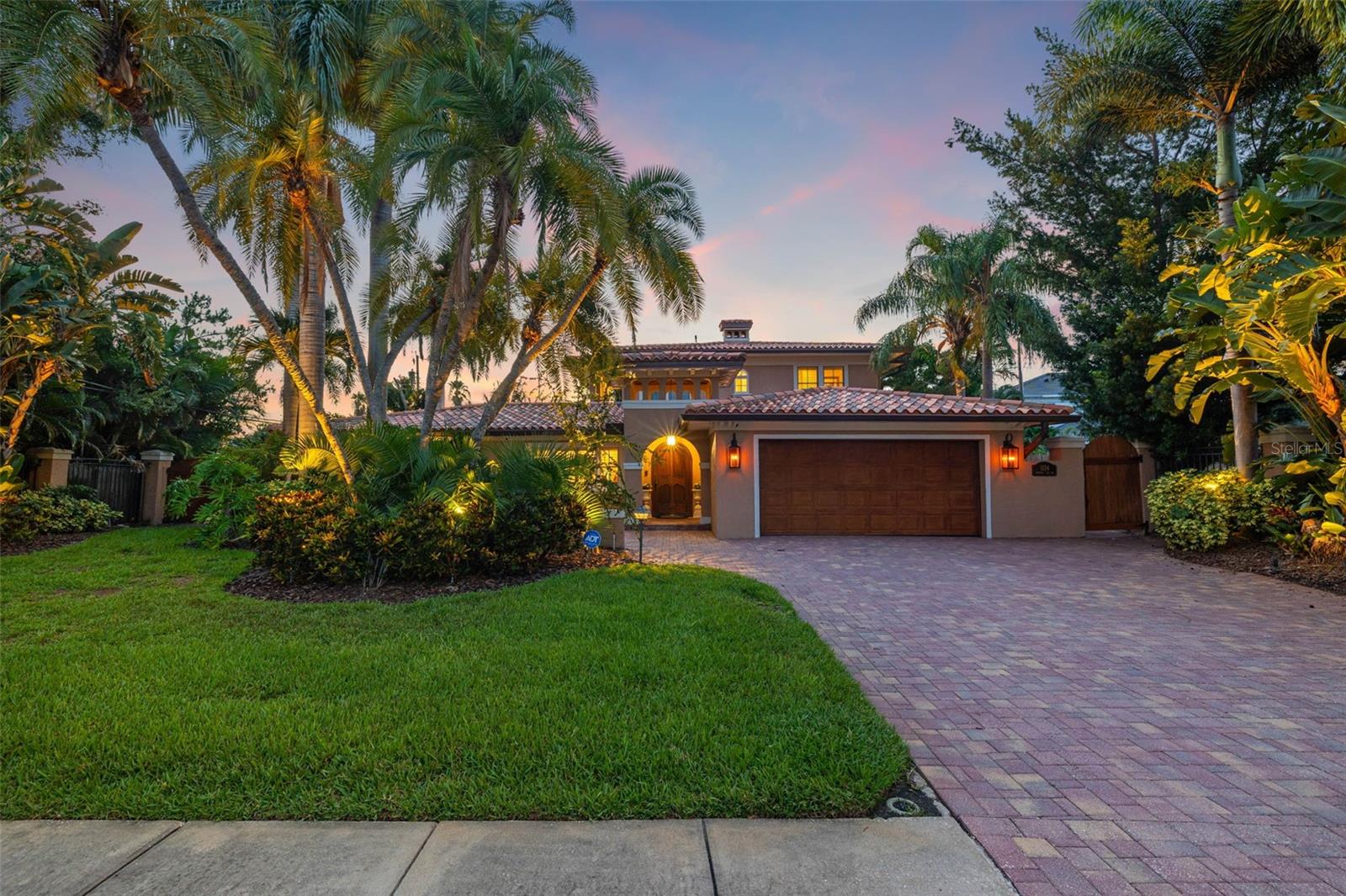 1124 SEVILLE LN NE, ST PETERSBURG, FL, 33704