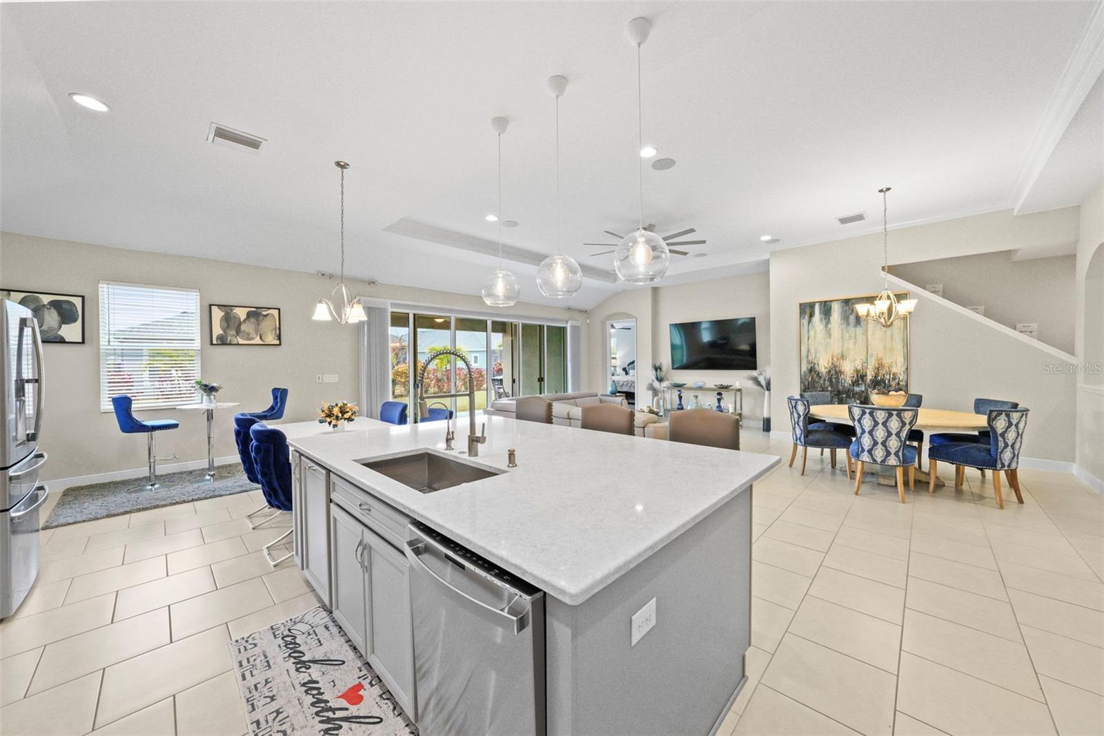 7401 PARADISO DR, APOLLO BEACH, FL, 33572