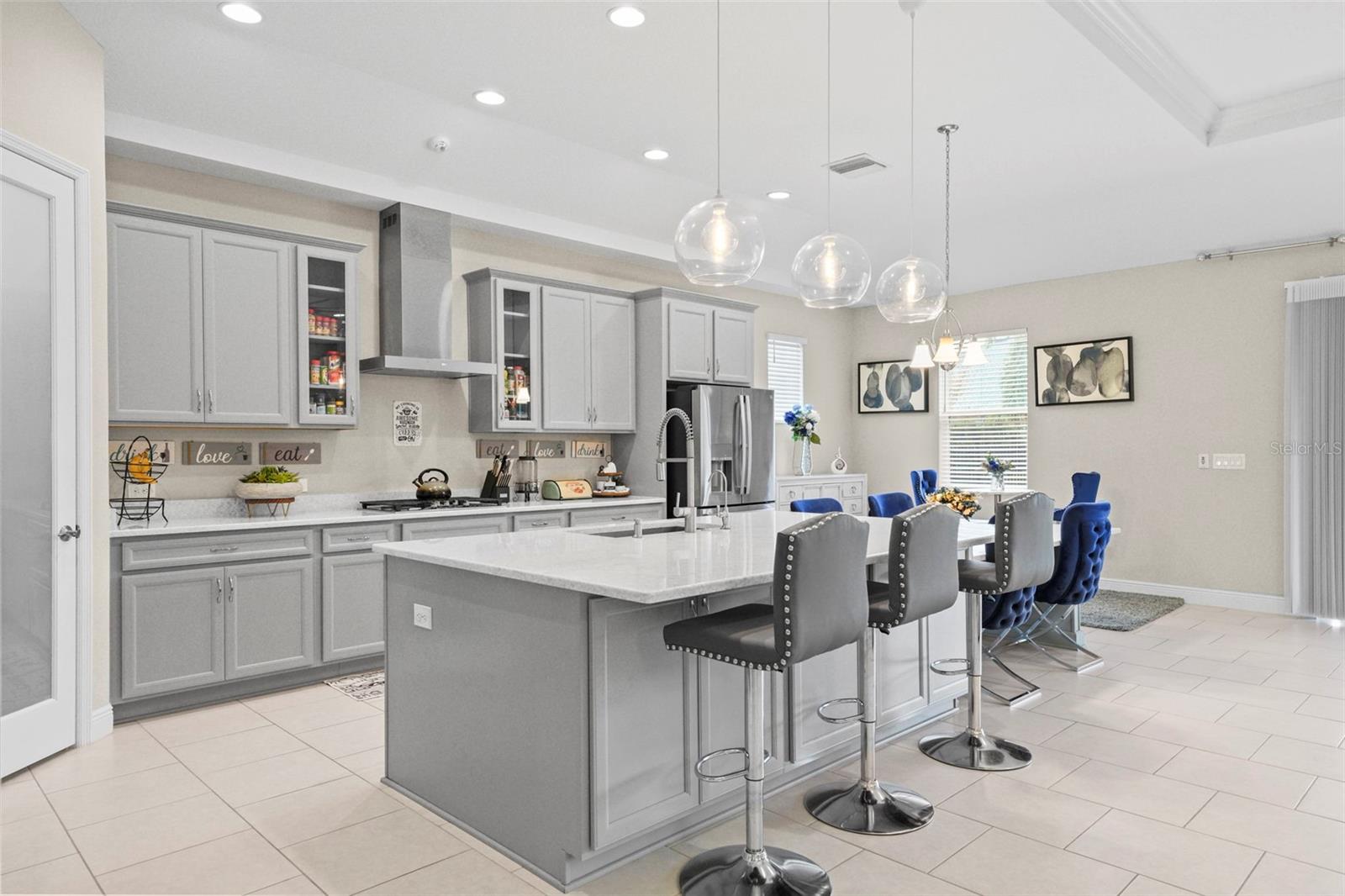 7401 PARADISO DR, APOLLO BEACH, FL, 33572