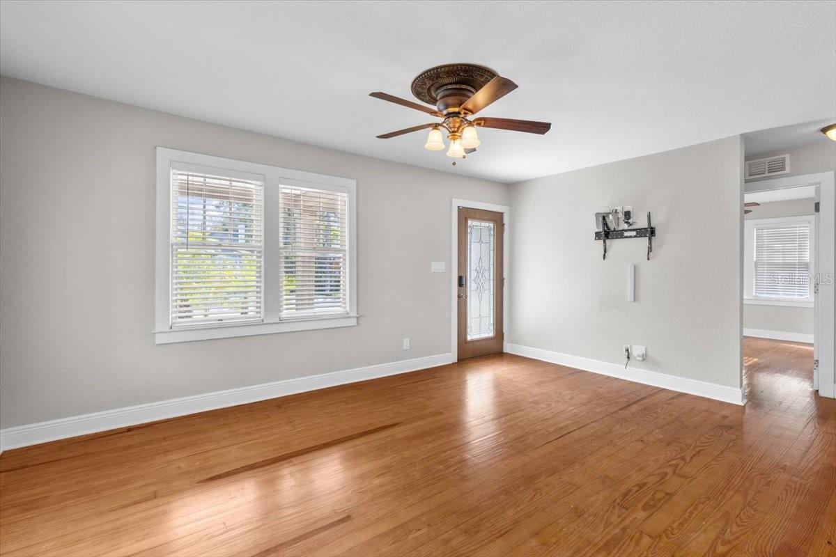 914 E CAYUGA ST, TAMPA, FL, 33603