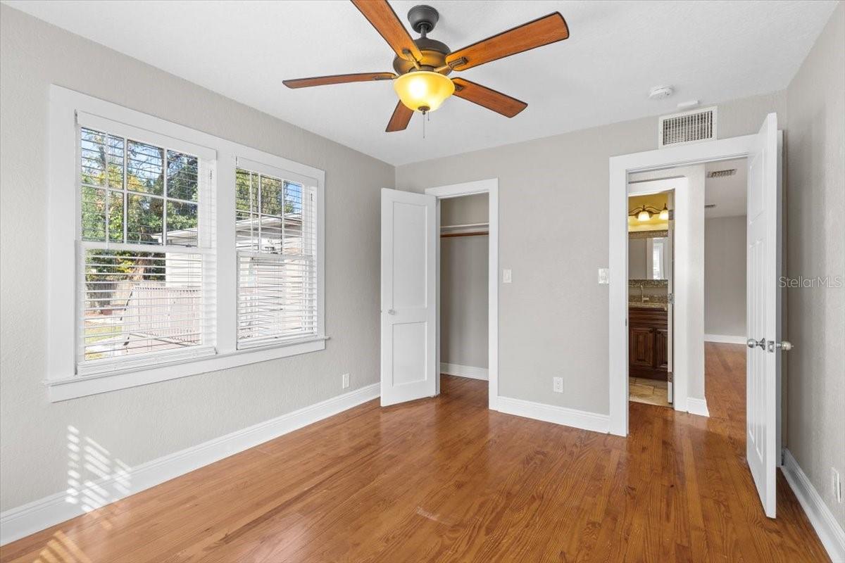 914 E CAYUGA ST, TAMPA, FL, 33603