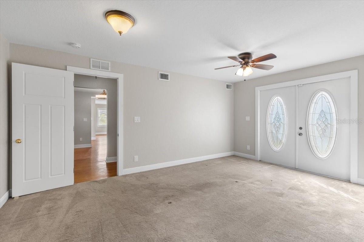 914 E CAYUGA ST, TAMPA, FL, 33603