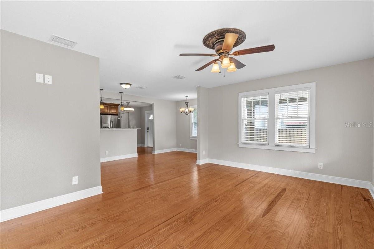 914 E CAYUGA ST, TAMPA, FL, 33603