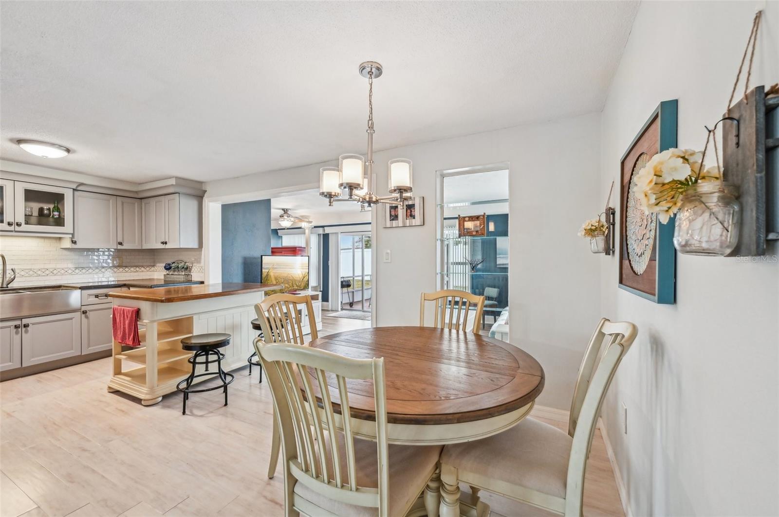 2433 BEACON DR, PORT CHARLOTTE, FL, 33952