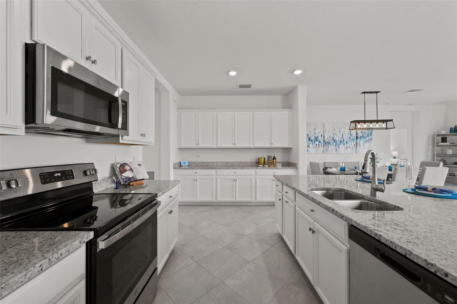 3901 EAST HAMPTON CIR, ALVA, FL, 33920