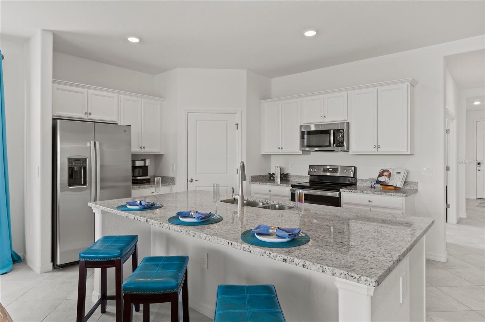 3901 EAST HAMPTON CIR, ALVA, FL, 33920