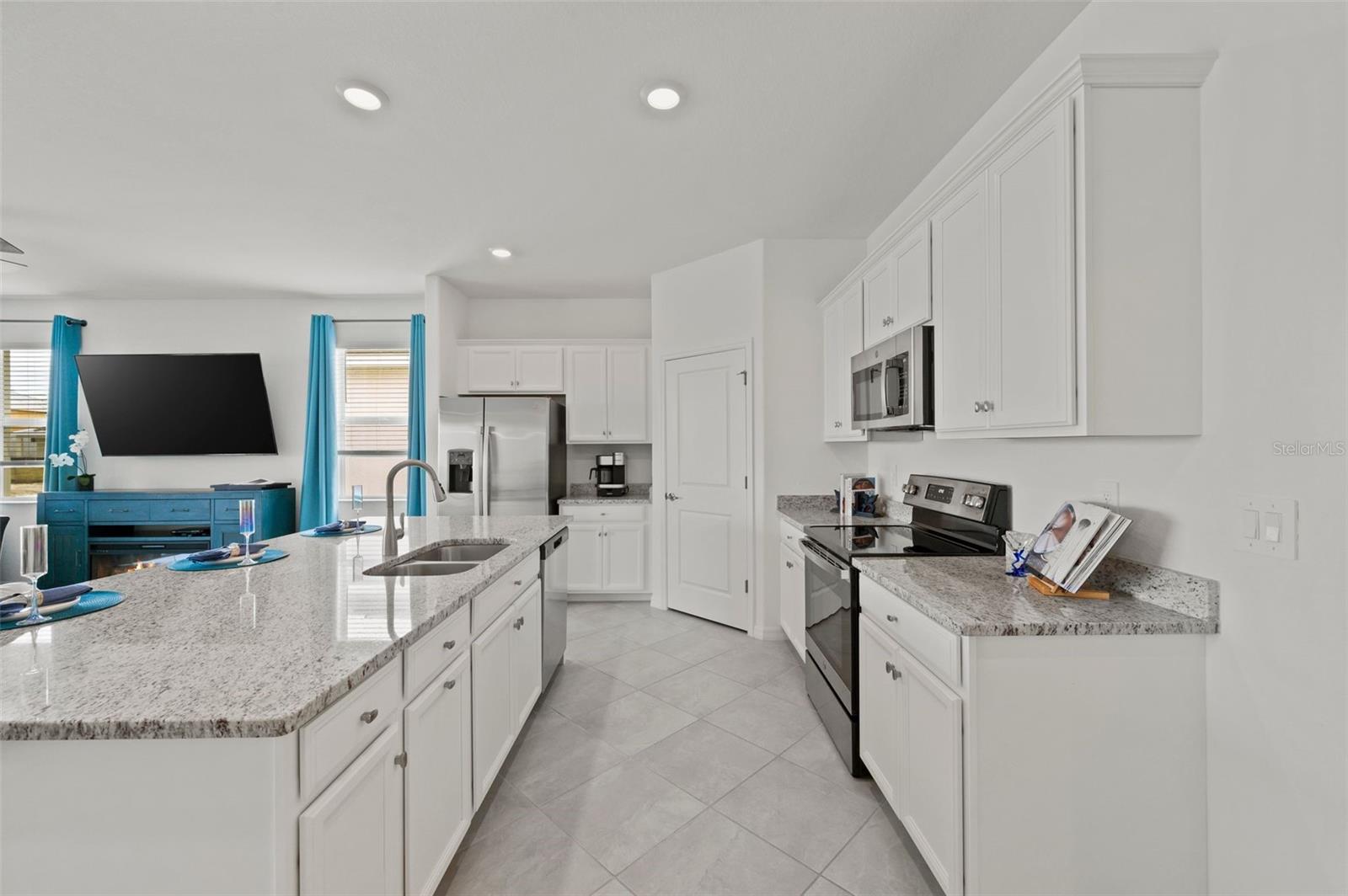 3901 EAST HAMPTON CIR, ALVA, FL, 33920