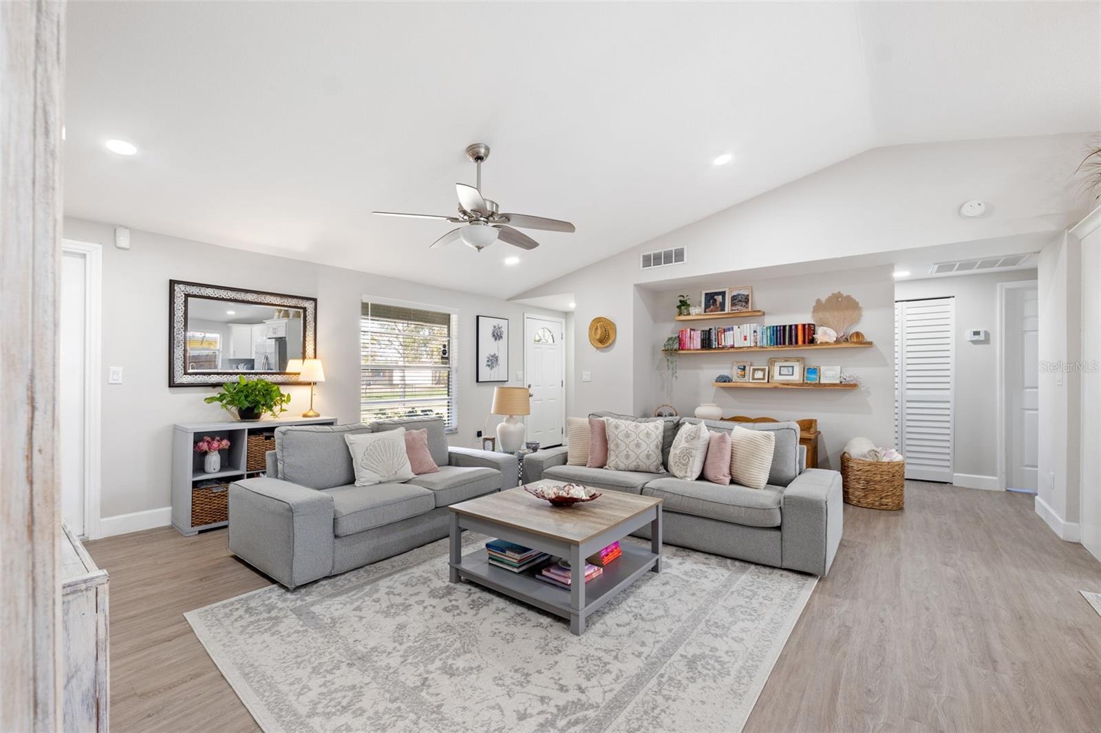 6233 FLORIDA CIR E, APOLLO BEACH, FL, 33572