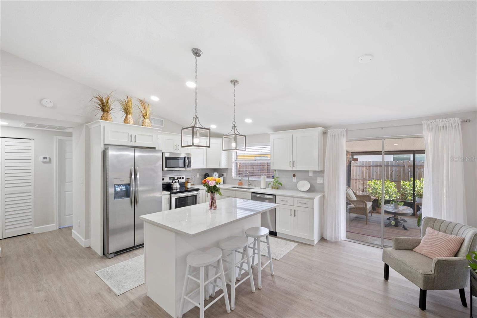 6233 FLORIDA CIR E, APOLLO BEACH, FL, 33572